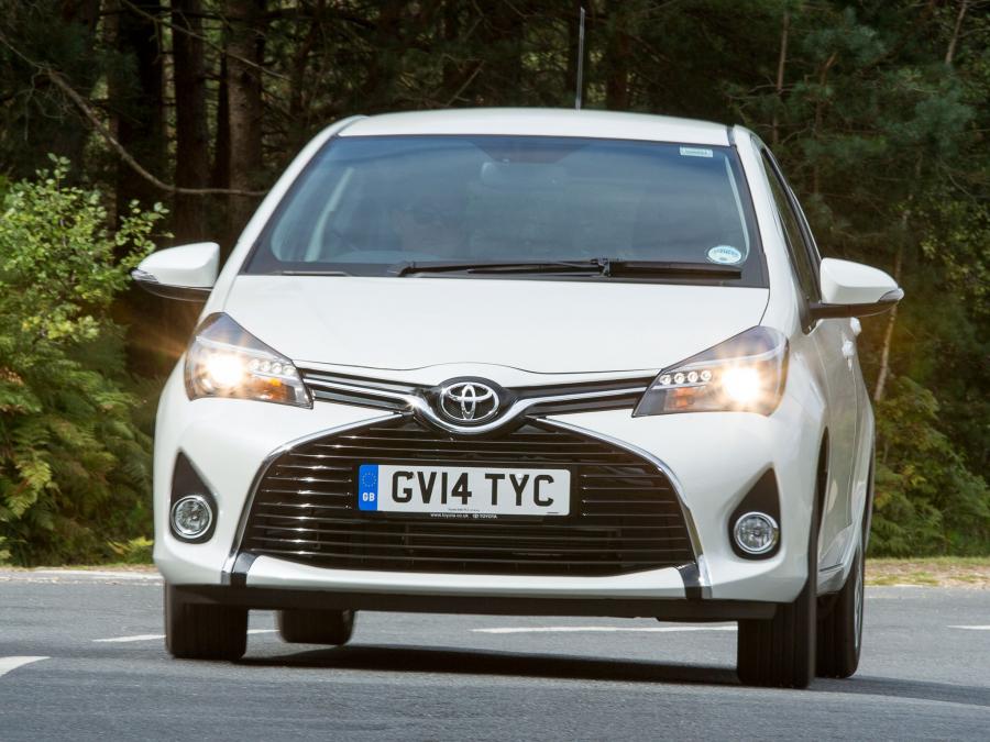  Toyota Yaris 5-Door 2014 года  (UK) (фото 27 из 38)